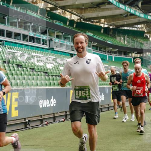 13.09.2026 - 21. swb-Marathon Bremen Michael Burmester http://msf.ph/oto/10433083 13.09.2026 13:04:50 Laufen im Stadion 178, 209, 210, 244, 323, 394, 488, 534, 536, 565, 596, 647, 725, 881, 891, 900, 1073, 1239, 1243, 1307, 1308, 1343, 1373, 1456, 1458, 1479, 1627, 1649, 1653, 1656, 1687, 1771, 1780, 1914, 1932, 1941, 2023, 2089, 2126, 2223, 2241, 2301, 2369, 2430, 2434, 2452, 2602, 2625, 2723, 2742, 2764, 2851, 2867, 2872, 2891, 2910, 2919, 2934, 2957, 2959, 2977, 2985, 3028, 3030, 3217, 3278, 3320, 3343, 3402, 3419, 3425, 3444, 3454, 3485, 3510, 3521, 3579, 3597, 3618, 3796, 3859, 3909, 242 meine-sportfotos.de