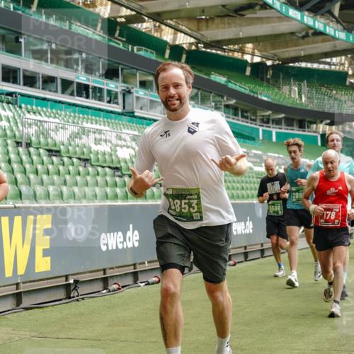 13.09.2026 - 21. swb-Marathon Bremen Michael Burmester http://msf.ph/oto/10433104 13.09.2026 13:04:50 Laufen im Stadion 178, 209, 210, 244, 323, 394, 488, 534, 536, 565, 596, 647, 725, 881, 891, 900, 1073, 1239, 1243, 1307, 1308, 1343, 1373, 1456, 1458, 1479, 1627, 1649, 1653, 1656, 1687, 1771, 1780, 1914, 1932, 1941, 2023, 2089, 2126, 2223, 2241, 2301, 2369, 2430, 2434, 2452, 2602, 2625, 2723, 2742, 2764, 2851, 2867, 2872, 2891, 2910, 2919, 2934, 2957, 2959, 2977, 2985, 3028, 3030, 3217, 3278, 3320, 3343, 3402, 3419, 3425, 3444, 3454, 3485, 3510, 3521, 3579, 3597, 3618, 3796, 3859, 3909, 242 meine-sportfotos.de