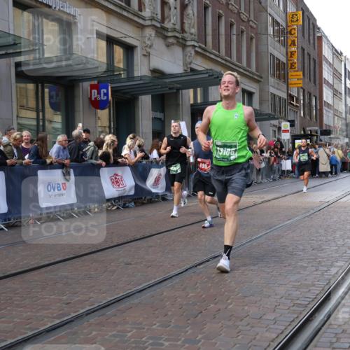 13.09.2026 - 21. swb-Marathon Bremen Strokosch-Dieckow http://msf.ph/oto/10433106 13.09.2026 13:12:34 Ziel 868, 1513, 2350, 2442, 2559, 2801, 2858, 3988, 4605, 5379, 5965, 6349, 8029, 8419, 8798, 9217, 9775, 13106, 13140, 899, 1517, 2362, 2480, 3054, 3362, 3830, 4560, 4879, 5416, 6107, 6796, 7328, 7521, 8981, 9803 meine-sportfotos.de