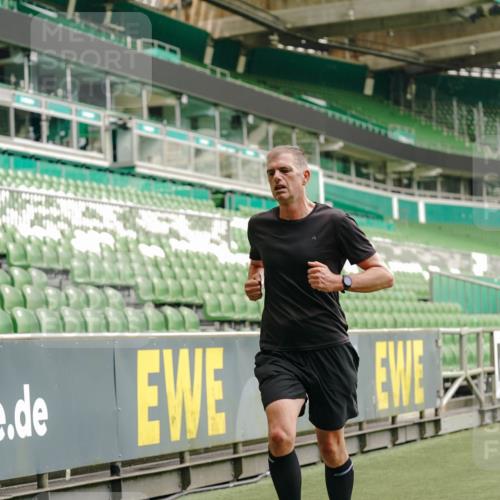 13.09.2026 - 21. swb-Marathon Bremen Michael Burmester http://msf.ph/oto/10433114 13.09.2026 10:24:20 Laufen im Stadion 10235, 10328, 10337, 10341, 10358, 10456, 10520, 10575, 10592, 10593, 10618, 10632, 10775, 10782, 10816, 10972, 11042, 11127, 11143, 11198, 11201, 11227, 11265, 11373, 11375, 11426, 11442, 11468, 11527, 11607, 11615, 11628, 11630, 11632, 11704, 11713, 11721, 11758, 11779, 11826, 11895, 11903, 11948, 12053, 12144, 12209, 12246, 12281, 12339, 12395, 12404, 12406, 12426, 12442, 12468, 12469, 12477, 12525, 13520, 13556, 13563, 13566, 13580, 13585, 13586, 13642 meine-sportfotos.de