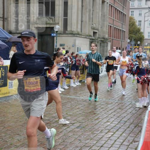 13.09.2026 - Kiel Lauf Yannick Fuchs http://msf.ph/oto/10433137 13.09.2026 11:41:49 Ziel 2430, 3629, 5774, 6895, 7247 meine-sportfotos.de