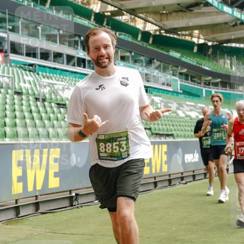 13.09.2026 - 21. swb-Marathon Bremen Michael Burmester http://msf.ph/oto/10433151 13.09.2026 13:04:50 Laufen im Stadion 178, 209, 210, 244, 323, 394, 488, 534, 536, 565, 596, 647, 725, 881, 891, 900, 1073, 1239, 1243, 1307, 1308, 1343, 1373, 1456, 1458, 1479, 1627, 1649, 1653, 1656, 1687, 1771, 1780, 1914, 1932, 1941, 2023, 2089, 2126, 2223, 2241, 2301, 2369, 2430, 2434, 2452, 2602, 2625, 2723, 2742, 2764, 2851, 2867, 2872, 2891, 2910, 2919, 2934, 2957, 2959, 2977, 2985, 3028, 3030, 3217, 3278, 3320, 3343, 3402, 3419, 3425, 3444, 3454, 3485, 3510, 3521, 3579, 3597, 3618, 3796, 3859, 3909, 242 meine-sportfotos.de