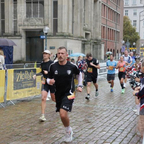 13.09.2026 - Kiel Lauf Yannick Fuchs http://msf.ph/oto/10433228 13.09.2026 11:42:08 Ziel 2430, 3629, 5774, 6895, 7247 meine-sportfotos.de