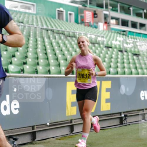 13.09.2026 - 21. swb-Marathon Bremen Michael Burmester http://msf.ph/oto/10433243 13.09.2026 10:24:27 Laufen im Stadion 10235, 10328, 10336, 10337, 10341, 10358, 10456, 10520, 10592, 10593, 10618, 10632, 10775, 10782, 10816, 10861, 10972, 11042, 11127, 11143, 11198, 11201, 11265, 11373, 11375, 11426, 11442, 11468, 11527, 11607, 11615, 11628, 11630, 11632, 11704, 11713, 11721, 11758, 11779, 11826, 11895, 11903, 11948, 12053, 12144, 12246, 12281, 12339, 12404, 12406, 12426, 12442, 12468, 12469, 12477, 12525, 13520, 13556, 13563, 13566, 13580, 13585, 13586, 13642 meine-sportfotos.de