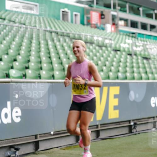 13.09.2026 - 21. swb-Marathon Bremen Michael Burmester http://msf.ph/oto/10433253 13.09.2026 10:24:27 Laufen im Stadion 10235, 10328, 10336, 10337, 10341, 10358, 10456, 10520, 10592, 10593, 10618, 10632, 10775, 10782, 10816, 10861, 10972, 11042, 11127, 11143, 11198, 11201, 11265, 11373, 11375, 11426, 11442, 11468, 11527, 11607, 11615, 11628, 11630, 11632, 11704, 11713, 11721, 11758, 11779, 11826, 11895, 11903, 11948, 12053, 12144, 12246, 12281, 12339, 12404, 12406, 12426, 12442, 12468, 12469, 12477, 12525, 13520, 13556, 13563, 13566, 13580, 13585, 13586, 13642 meine-sportfotos.de