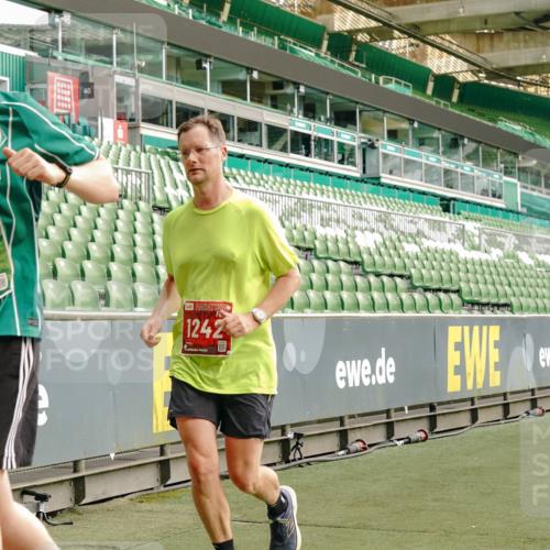 13.09.2026 - 21. swb-Marathon Bremen Michael Burmester http://msf.ph/oto/10433276 13.09.2026 13:30:18 Laufen im Stadion 122, 171, 224, 297, 405, 422, 476, 639, 685, 729, 754, 767, 806, 986, 1114, 1217, 1242, 1270, 1384, 1529, 1615, 1633, 1634, 1810, 1811, 1886, 1983, 2216, 2238, 2242, 2249, 2263, 2326, 2368, 2372, 2436, 2449, 2546, 2615, 2629, 2637, 2643, 2719, 2738, 2740, 2830, 2862, 2869, 2871, 2877, 2918, 2924, 2991, 2994, 3020, 3053, 3101, 3129, 3227, 3238, 3274, 3286, 3321, 3361, 3401, 3563, 3594, 3605, 3678, 3755, 3758, 3873, 3876, 3898, 3929, 3953, 3965, 3971, 4011, 4056 meine-sportfotos.de