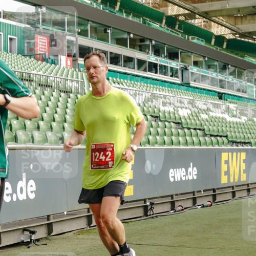 13.09.2026 - 21. swb-Marathon Bremen Michael Burmester http://msf.ph/oto/10433283 13.09.2026 13:30:18 Laufen im Stadion 122, 171, 224, 297, 405, 422, 476, 639, 685, 729, 754, 767, 806, 986, 1114, 1217, 1242, 1270, 1384, 1529, 1615, 1633, 1634, 1810, 1811, 1886, 1983, 2216, 2238, 2242, 2249, 2263, 2326, 2368, 2372, 2436, 2449, 2546, 2615, 2629, 2637, 2643, 2719, 2738, 2740, 2830, 2862, 2869, 2871, 2877, 2918, 2924, 2991, 2994, 3020, 3053, 3101, 3129, 3227, 3238, 3274, 3286, 3321, 3361, 3401, 3563, 3594, 3605, 3678, 3755, 3758, 3873, 3876, 3898, 3929, 3953, 3965, 3971, 4011, 4056 meine-sportfotos.de