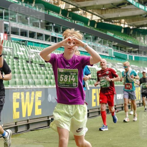 13.09.2026 - 21. swb-Marathon Bremen Michael Burmester http://msf.ph/oto/10433284 13.09.2026 13:04:54 Laufen im Stadion 178, 209, 210, 244, 323, 394, 488, 534, 536, 565, 647, 725, 881, 891, 900, 1073, 1239, 1243, 1307, 1308, 1343, 1373, 1380, 1456, 1479, 1627, 1649, 1653, 1656, 1687, 1771, 1780, 1914, 1932, 1941, 2023, 2089, 2126, 2223, 2241, 2265, 2301, 2369, 2430, 2434, 2452, 2602, 2723, 2742, 2764, 2851, 2867, 2872, 2891, 2910, 2919, 2957, 2959, 2977, 2985, 3028, 3030, 3217, 3278, 3320, 3343, 3402, 3419, 3425, 3444, 3454, 3485, 3521, 3579, 3618, 3796, 3909, 242 meine-sportfotos.de