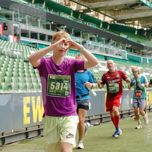 13.09.2026 - 21. swb-Marathon Bremen Michael Burmester http://msf.ph/oto/10433318 13.09.2026 13:04:54 Laufen im Stadion 178, 209, 210, 244, 323, 394, 488, 534, 536, 565, 647, 725, 881, 891, 900, 1073, 1239, 1243, 1307, 1308, 1343, 1373, 1380, 1456, 1479, 1627, 1649, 1653, 1656, 1687, 1771, 1780, 1914, 1932, 1941, 2023, 2089, 2126, 2223, 2241, 2265, 2301, 2369, 2430, 2434, 2452, 2602, 2723, 2742, 2764, 2851, 2867, 2872, 2891, 2910, 2919, 2957, 2959, 2977, 2985, 3028, 3030, 3217, 3278, 3320, 3343, 3402, 3419, 3425, 3444, 3454, 3485, 3521, 3579, 3618, 3796, 3909, 242 meine-sportfotos.de