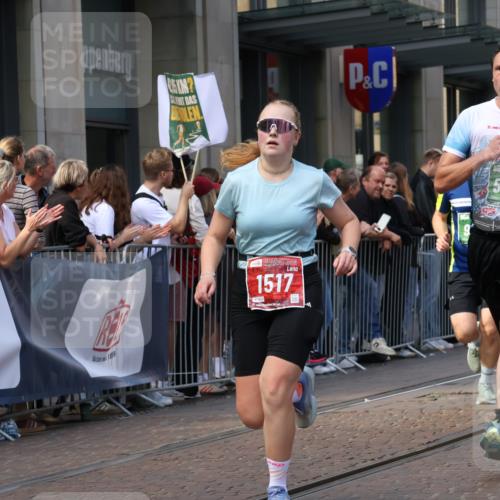 13.09.2026 - 21. swb-Marathon Bremen Strokosch-Dieckow http://msf.ph/oto/10433327 13.09.2026 13:12:43 Ziel 313, 621, 868, 987, 1207, 1513, 2350, 2442, 2498, 2559, 2801, 2858, 3625, 4582, 4605, 5345, 5379, 5769, 5965, 6349, 7874, 8291, 8419, 8798, 9092, 9217, 13140, 899, 1517, 2362, 2480, 3054, 3988, 4560, 4605, 4879, 5416, 6796, 8029, 9775, 9803, 13106 meine-sportfotos.de
