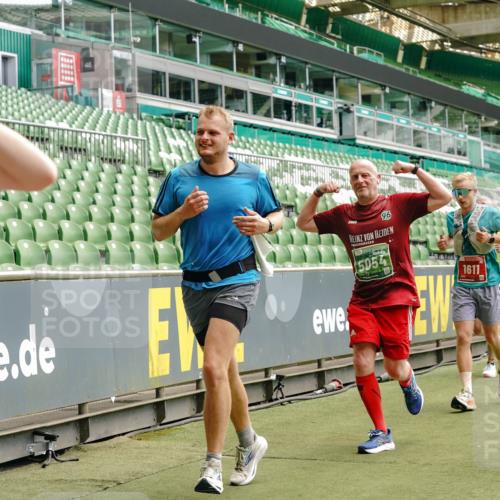 13.09.2026 - 21. swb-Marathon Bremen Michael Burmester http://msf.ph/oto/10433334 13.09.2026 13:04:54 Laufen im Stadion 178, 209, 210, 244, 323, 394, 488, 534, 536, 565, 647, 725, 881, 891, 900, 1073, 1239, 1243, 1307, 1308, 1343, 1373, 1380, 1456, 1479, 1627, 1649, 1653, 1656, 1687, 1771, 1780, 1914, 1932, 1941, 2023, 2089, 2126, 2223, 2241, 2265, 2301, 2369, 2430, 2434, 2452, 2602, 2723, 2742, 2764, 2851, 2867, 2872, 2891, 2910, 2919, 2957, 2959, 2977, 2985, 3028, 3030, 3217, 3278, 3320, 3343, 3402, 3419, 3425, 3444, 3454, 3485, 3521, 3579, 3618, 3796, 3909, 242 meine-sportfotos.de