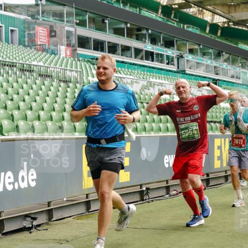 13.09.2026 - 21. swb-Marathon Bremen Michael Burmester http://msf.ph/oto/10433351 13.09.2026 13:04:54 Laufen im Stadion 178, 209, 210, 244, 323, 394, 488, 534, 536, 565, 647, 725, 881, 891, 900, 1073, 1239, 1243, 1307, 1308, 1343, 1373, 1380, 1456, 1479, 1627, 1649, 1653, 1656, 1687, 1771, 1780, 1914, 1932, 1941, 2023, 2089, 2126, 2223, 2241, 2265, 2301, 2369, 2430, 2434, 2452, 2602, 2723, 2742, 2764, 2851, 2867, 2872, 2891, 2910, 2919, 2957, 2959, 2977, 2985, 3028, 3030, 3217, 3278, 3320, 3343, 3402, 3419, 3425, 3444, 3454, 3485, 3521, 3579, 3618, 3796, 3909, 242 meine-sportfotos.de