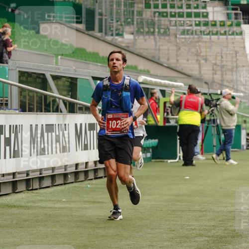 13.09.2026 - 21. swb-Marathon Bremen Michael Burmester http://msf.ph/oto/10433366 13.09.2026 12:32:35 Laufen im Stadion 417, 482, 573, 668, 943, 1020, 1126, 1507, 1606, 1629, 2100, 4474, 6507, 7741, 8044, 314, 358, 520, 547, 553, 574, 649, 719, 858, 934, 959, 1253, 1256, 1391, 1428, 1525, 1724, 1783 meine-sportfotos.de