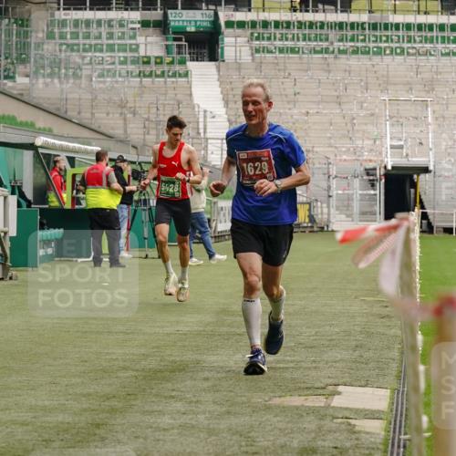 13.09.2026 - 21. swb-Marathon Bremen Michael Burmester http://msf.ph/oto/10433370 13.09.2026 12:32:37 Laufen im Stadion 417, 482, 573, 668, 943, 1020, 1126, 1507, 1606, 1629, 2100, 4474, 6507, 7741, 8044, 314, 358, 520, 547, 553, 574, 649, 719, 858, 934, 959, 1253, 1256, 1391, 1428, 1525, 1783 meine-sportfotos.de