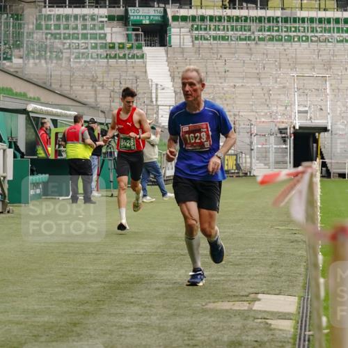 13.09.2026 - 21. swb-Marathon Bremen Michael Burmester http://msf.ph/oto/10433378 13.09.2026 12:32:37 Laufen im Stadion 417, 482, 573, 668, 943, 1020, 1126, 1507, 1606, 1629, 2100, 4474, 6507, 7741, 8044, 314, 358, 520, 547, 553, 574, 649, 719, 858, 934, 959, 1253, 1256, 1391, 1428, 1525, 1783 meine-sportfotos.de