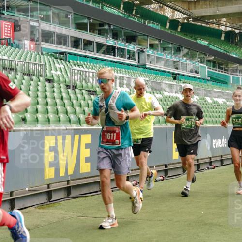 13.09.2026 - 21. swb-Marathon Bremen Michael Burmester http://msf.ph/oto/10433407 13.09.2026 13:04:56 Laufen im Stadion 178, 209, 210, 244, 323, 394, 488, 534, 536, 565, 647, 725, 881, 891, 900, 1073, 1239, 1243, 1307, 1308, 1343, 1373, 1380, 1456, 1479, 1627, 1649, 1653, 1656, 1687, 1771, 1780, 1914, 1932, 1941, 2023, 2089, 2126, 2223, 2241, 2265, 2301, 2369, 2430, 2452, 2602, 2723, 2742, 2764, 2851, 2867, 2872, 2891, 2910, 2919, 2957, 2959, 2977, 2985, 3028, 3030, 3217, 3278, 3320, 3343, 3402, 3419, 3425, 3444, 3454, 3485, 3521, 3579, 3618, 3796, 3909, 242 meine-sportfotos.de