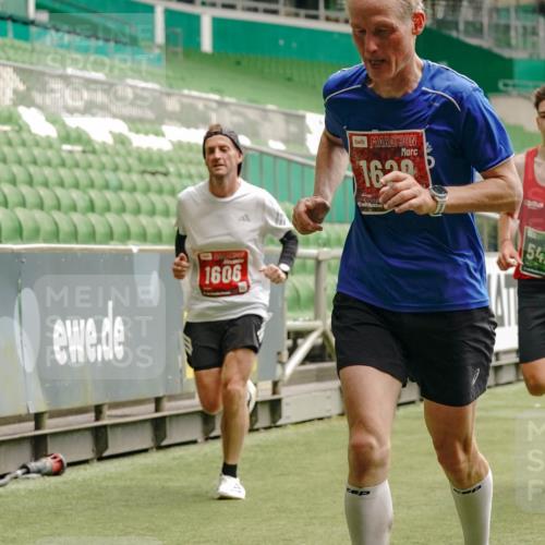 13.09.2026 - 21. swb-Marathon Bremen Michael Burmester http://msf.ph/oto/10433412 13.09.2026 12:32:40 Laufen im Stadion 417, 482, 573, 668, 943, 1020, 1126, 1507, 1606, 1629, 2100, 6507, 7741, 8044, 314, 358, 520, 547, 574, 649, 719, 858, 934, 959, 1253, 1256, 1391, 1428, 1525, 1783 meine-sportfotos.de