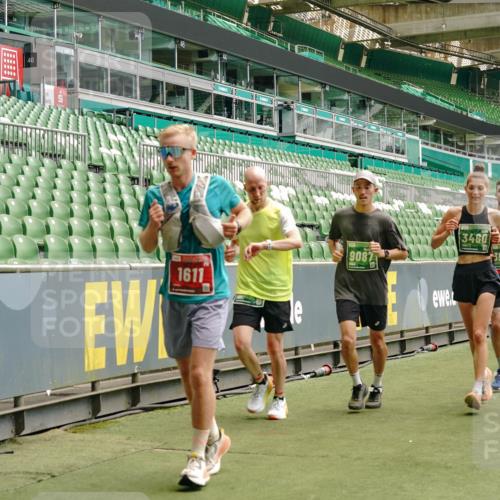 13.09.2026 - 21. swb-Marathon Bremen Michael Burmester http://msf.ph/oto/10433445 13.09.2026 13:04:56 Laufen im Stadion 178, 209, 210, 244, 323, 394, 488, 534, 536, 565, 647, 725, 881, 891, 900, 1073, 1239, 1243, 1307, 1308, 1343, 1373, 1380, 1456, 1479, 1627, 1649, 1653, 1656, 1687, 1771, 1780, 1914, 1932, 1941, 2023, 2089, 2126, 2223, 2241, 2265, 2301, 2369, 2430, 2452, 2602, 2723, 2742, 2764, 2851, 2867, 2872, 2891, 2910, 2919, 2957, 2959, 2977, 2985, 3028, 3030, 3217, 3278, 3320, 3343, 3402, 3419, 3425, 3444, 3454, 3485, 3521, 3579, 3618, 3796, 3909, 242 meine-sportfotos.de