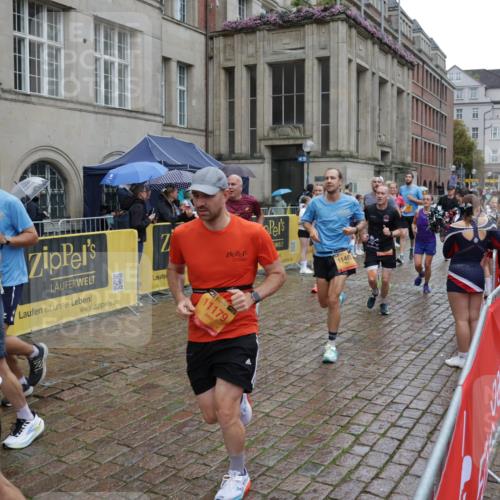 13.09.2026 - Kiel Lauf Yannick Fuchs http://msf.ph/oto/10433555 13.09.2026 11:42:55 Ziel 9569 meine-sportfotos.de