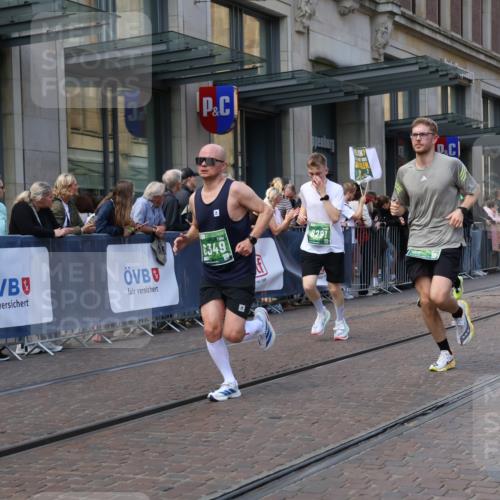 13.09.2026 - 21. swb-Marathon Bremen Strokosch-Dieckow http://msf.ph/oto/10433588 13.09.2026 13:12:49 Ziel 280, 313, 621, 868, 987, 1207, 2442, 2498, 2559, 2801, 2858, 2962, 3566, 3625, 4582, 5345, 5379, 5769, 5965, 6038, 6349, 6394, 7874, 8197, 8291, 8419, 8464, 8798, 9092, 9217, 13140, 1513, 1517, 2350, 2362, 2442, 3054, 3988, 4605, 4879, 5416, 6796, 8029, 9775, 9803, 13106 meine-sportfotos.de