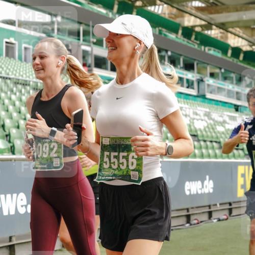 13.09.2026 - 21. swb-Marathon Bremen Michael Burmester http://msf.ph/oto/10433598 13.09.2026 13:30:37 Laufen im Stadion 122, 171, 224, 295, 297, 405, 639, 754, 767, 806, 840, 1114, 1217, 1242, 1270, 1314, 1329, 1529, 1633, 1634, 1775, 1810, 1811, 1886, 1983, 2216, 2238, 2242, 2249, 2263, 2368, 2372, 2436, 2449, 2546, 2615, 2629, 2637, 2643, 2677, 2719, 2738, 2740, 2830, 2869, 2871, 2877, 2918, 2952, 2994, 3038, 3053, 3094, 3101, 3129, 3227, 3286, 3401, 3426, 3563, 3605, 3723, 3758, 3873, 3876, 3898, 3918, 3929, 3965, 3971, 4011, 4056, 4162, 111 meine-sportfotos.de