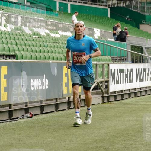 13.09.2026 - 21. swb-Marathon Bremen Michael Burmester http://msf.ph/oto/10433608 13.09.2026 12:33:53 Laufen im Stadion 250, 272, 299, 525, 919, 1089, 1212, 1606, 1629, 2072, 5428, 7741, 314, 520, 547, 1168, 1214, 1357, 1453, 1639, 4474, 5212, 6485, 8285 meine-sportfotos.de