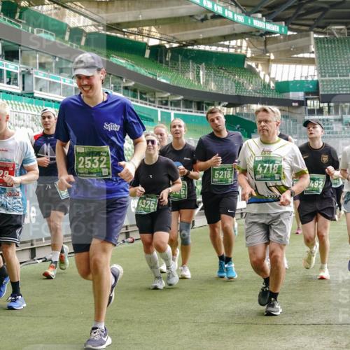 13.09.2026 - 21. swb-Marathon Bremen Michael Burmester http://msf.ph/oto/10433632 13.09.2026 13:30:55 Laufen im Stadion 122, 171, 224, 295, 297, 405, 487, 639, 767, 806, 840, 965, 1114, 1142, 1217, 1242, 1270, 1310, 1314, 1329, 1529, 1633, 1634, 1775, 1810, 1811, 1886, 1892, 1904, 1983, 2216, 2238, 2242, 2249, 2263, 2368, 2372, 2449, 2546, 2615, 2629, 2637, 2643, 2677, 2719, 2726, 2738, 2830, 2869, 2871, 2877, 2918, 2952, 2994, 3038, 3053, 3094, 3101, 3140, 3223, 3227, 3286, 3401, 3426, 3563, 3723, 3736, 3873, 3876, 3898, 3918, 3929, 3944, 4056, 4162, 4309, 4460, 111 meine-sportfotos.de
