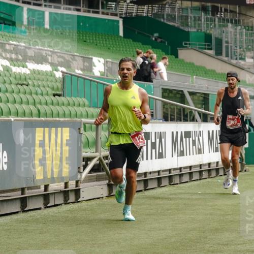 13.09.2026 - 21. swb-Marathon Bremen Michael Burmester http://msf.ph/oto/10433636 13.09.2026 12:33:58 Laufen im Stadion 250, 272, 299, 525, 919, 1089, 1212, 1606, 1629, 2072, 5428, 7741, 314, 520, 547, 1168, 1214, 1357, 1453, 1639, 4474, 5212, 6485, 8285 meine-sportfotos.de
