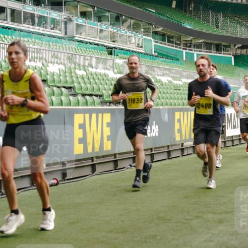 13.09.2026 - 21. swb-Marathon Bremen Michael Burmester http://msf.ph/oto/10433640 13.09.2026 10:24:37 Laufen im Stadion 10143, 10235, 10328, 10336, 10337, 10341, 10358, 10456, 10520, 10592, 10593, 10618, 10632, 10775, 10782, 10816, 10861, 10972, 10988, 11042, 11143, 11201, 11265, 11373, 11375, 11426, 11442, 11468, 11527, 11607, 11615, 11628, 11630, 11632, 11704, 11713, 11758, 11779, 11826, 11895, 11903, 11948, 12053, 12144, 12246, 12281, 12339, 12404, 12406, 12426, 12442, 12468, 12469, 12477, 12525, 13520, 13563, 13566, 13580, 13585, 13586 meine-sportfotos.de