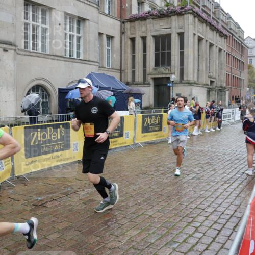 13.09.2026 - Kiel Lauf Yannick Fuchs http://msf.ph/oto/10433645 13.09.2026 11:43:04 Ziel 9569 meine-sportfotos.de