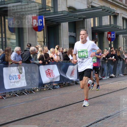 13.09.2026 - 21. swb-Marathon Bremen Strokosch-Dieckow http://msf.ph/oto/10433668 13.09.2026 13:12:52 Ziel 280, 313, 621, 868, 987, 1207, 2130, 2498, 2559, 2801, 2858, 2962, 3566, 3625, 4582, 5345, 5769, 6038, 6349, 6394, 7874, 8197, 8291, 8419, 8464, 9092, 9217, 13140, 1513, 2350, 2362, 2442, 2801, 3054, 3988, 4605, 4879, 5379, 5416, 5965, 6796, 8029, 8798, 9775, 9803, 13106 meine-sportfotos.de