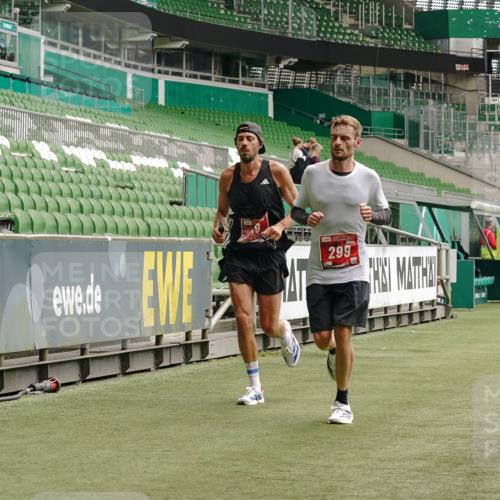 13.09.2026 - 21. swb-Marathon Bremen Michael Burmester http://msf.ph/oto/10433672 13.09.2026 12:34:01 Laufen im Stadion 250, 272, 299, 525, 919, 1089, 1212, 1606, 1629, 2072, 5428, 7741, 314, 520, 1168, 1214, 1357, 1453, 1639, 4474, 5212, 6485, 6507, 8285 meine-sportfotos.de