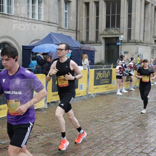 13.09.2026 - Kiel Lauf Yannick Fuchs http://msf.ph/oto/10433684 13.09.2026 11:43:10 Ziel 9569 meine-sportfotos.de