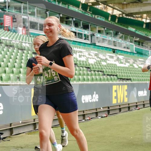 13.09.2026 - 21. swb-Marathon Bremen Michael Burmester http://msf.ph/oto/10433722 13.09.2026 13:05:01 Laufen im Stadion 178, 209, 210, 244, 323, 394, 534, 536, 565, 647, 725, 881, 891, 900, 1073, 1239, 1243, 1307, 1308, 1343, 1373, 1380, 1456, 1479, 1627, 1649, 1653, 1656, 1687, 1780, 1914, 1932, 1941, 2023, 2089, 2126, 2223, 2241, 2244, 2265, 2301, 2310, 2369, 2430, 2452, 2464, 2602, 2723, 2742, 2764, 2851, 2867, 2872, 2891, 2910, 2919, 2957, 2959, 2985, 3028, 3030, 3115, 3217, 3278, 3320, 3343, 3419, 3425, 3444, 3454, 3485, 3521, 3579, 3796, 3909, 242 meine-sportfotos.de
