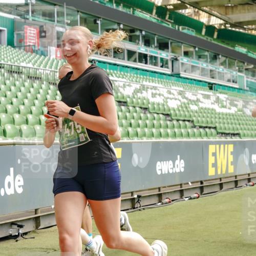 13.09.2026 - 21. swb-Marathon Bremen Michael Burmester http://msf.ph/oto/10433741 13.09.2026 13:05:01 Laufen im Stadion 178, 209, 210, 244, 323, 394, 534, 536, 565, 647, 725, 881, 891, 900, 1073, 1239, 1243, 1307, 1308, 1343, 1373, 1380, 1456, 1479, 1627, 1649, 1653, 1656, 1687, 1780, 1914, 1932, 1941, 2023, 2089, 2126, 2223, 2241, 2244, 2265, 2301, 2310, 2369, 2430, 2452, 2464, 2602, 2723, 2742, 2764, 2851, 2867, 2872, 2891, 2910, 2919, 2957, 2959, 2985, 3028, 3030, 3115, 3217, 3278, 3320, 3343, 3419, 3425, 3444, 3454, 3485, 3521, 3579, 3796, 3909, 242 meine-sportfotos.de