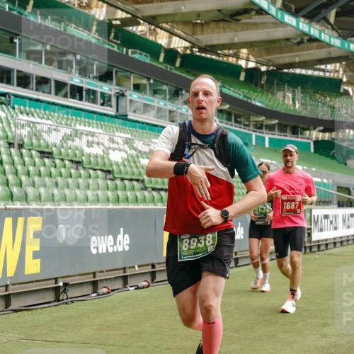13.09.2026 - 21. swb-Marathon Bremen Michael Burmester http://msf.ph/oto/10433758 13.09.2026 13:05:01 Laufen im Stadion 178, 209, 210, 244, 323, 394, 534, 536, 565, 647, 725, 881, 891, 900, 1073, 1239, 1243, 1307, 1308, 1343, 1373, 1380, 1456, 1479, 1627, 1649, 1653, 1656, 1687, 1780, 1914, 1932, 1941, 2023, 2089, 2126, 2223, 2241, 2244, 2265, 2301, 2310, 2369, 2430, 2452, 2464, 2602, 2723, 2742, 2764, 2851, 2867, 2872, 2891, 2910, 2919, 2957, 2959, 2985, 3028, 3030, 3115, 3217, 3278, 3320, 3343, 3419, 3425, 3444, 3454, 3485, 3521, 3579, 3796, 3909, 242 meine-sportfotos.de