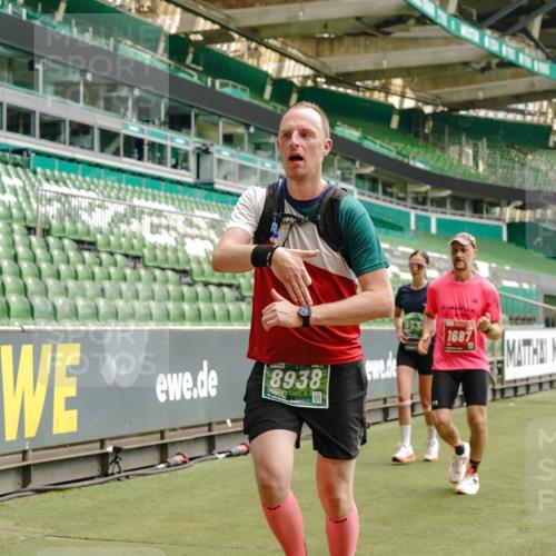 13.09.2026 - 21. swb-Marathon Bremen Michael Burmester http://msf.ph/oto/10433769 13.09.2026 13:05:01 Laufen im Stadion 178, 209, 210, 244, 323, 394, 534, 536, 565, 647, 725, 881, 891, 900, 1073, 1239, 1243, 1307, 1308, 1343, 1373, 1380, 1456, 1479, 1627, 1649, 1653, 1656, 1687, 1780, 1914, 1932, 1941, 2023, 2089, 2126, 2223, 2241, 2244, 2265, 2301, 2310, 2369, 2430, 2452, 2464, 2602, 2723, 2742, 2764, 2851, 2867, 2872, 2891, 2910, 2919, 2957, 2959, 2985, 3028, 3030, 3115, 3217, 3278, 3320, 3343, 3419, 3425, 3444, 3454, 3485, 3521, 3579, 3796, 3909, 242 meine-sportfotos.de