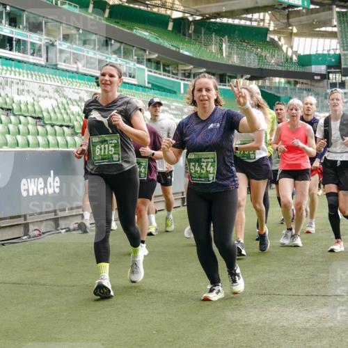 13.09.2026 - 21. swb-Marathon Bremen Michael Burmester http://msf.ph/oto/10433779 13.09.2026 13:31:25 Laufen im Stadion 122, 224, 295, 297, 344, 386, 405, 487, 617, 639, 806, 840, 965, 1114, 1142, 1310, 1314, 1326, 1329, 1427, 1529, 1775, 1801, 1810, 1811, 1869, 1892, 1897, 1904, 1983, 2216, 2242, 2249, 2253, 2270, 2344, 2368, 2372, 2615, 2629, 2637, 2643, 2677, 2719, 2726, 2869, 2871, 2877, 2918, 2945, 2952, 2994, 3038, 3094, 3101, 3140, 3223, 3227, 3379, 3401, 3426, 3572, 3644, 3723, 3736, 3746, 3873, 3876, 3918, 3929, 3944, 3960, 4162, 4309, 4460, 111 meine-sportfotos.de