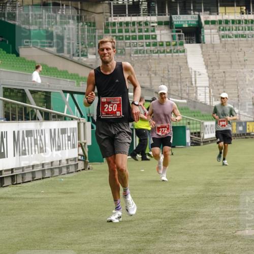 13.09.2026 - 21. swb-Marathon Bremen Michael Burmester http://msf.ph/oto/10433786 13.09.2026 12:34:24 Laufen im Stadion 250, 272, 299, 525, 919, 1089, 1212, 2072, 5428, 7741, 417, 573, 1168, 1214, 1357, 1453, 1639, 4474, 5212, 6485, 6507, 8044, 8285 meine-sportfotos.de