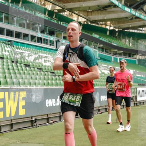 13.09.2026 - 21. swb-Marathon Bremen Michael Burmester http://msf.ph/oto/10433788 13.09.2026 13:05:01 Laufen im Stadion 178, 209, 210, 244, 323, 394, 534, 536, 565, 647, 725, 881, 891, 900, 1073, 1239, 1243, 1307, 1308, 1343, 1373, 1380, 1456, 1479, 1627, 1649, 1653, 1656, 1687, 1780, 1914, 1932, 1941, 2023, 2089, 2126, 2223, 2241, 2244, 2265, 2301, 2310, 2369, 2430, 2452, 2464, 2602, 2723, 2742, 2764, 2851, 2867, 2872, 2891, 2910, 2919, 2957, 2959, 2985, 3028, 3030, 3115, 3217, 3278, 3320, 3343, 3419, 3425, 3444, 3454, 3485, 3521, 3579, 3796, 3909, 242 meine-sportfotos.de
