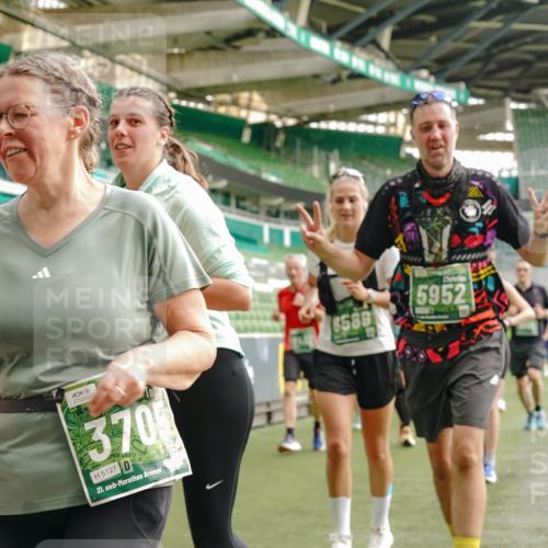 13.09.2026 - 21. swb-Marathon Bremen Michael Burmester http://msf.ph/oto/10433801 13.09.2026 13:31:29 Laufen im Stadion 122, 224, 295, 297, 344, 386, 405, 487, 617, 639, 806, 840, 965, 1114, 1133, 1142, 1310, 1314, 1326, 1329, 1427, 1529, 1775, 1801, 1810, 1811, 1869, 1892, 1897, 1904, 1983, 2216, 2242, 2249, 2253, 2270, 2344, 2368, 2372, 2615, 2629, 2637, 2643, 2677, 2719, 2726, 2869, 2871, 2877, 2918, 2945, 2952, 2994, 3038, 3094, 3101, 3140, 3223, 3227, 3379, 3401, 3426, 3572, 3644, 3723, 3736, 3746, 3873, 3876, 3918, 3944, 3960, 4162, 4309, 4460, 111 meine-sportfotos.de