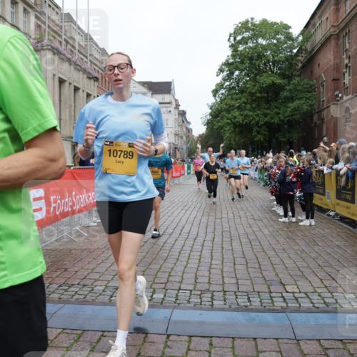 13.09.2026 - Kiel Lauf Yannick Fuchs http://msf.ph/oto/10433810 13.09.2026 09:47:35 Ziel 466, 591, 3192, 3373, 3629, 4011, 4479, 4480, 5517, 6072, 6639, 6696, 7767, 8503, 8540, 8777, 8833, 9528, 9634, 9936, 10789, 544, 1235, 1324, 2587, 2870, 5167, 5217, 5351, 6575, 7461, 8231, 8524, 9091, 10009, 10076, 10224, 10555, 10742, 10744, 11862, 11964, 12635, 218, 390, 1743, 2241, 2755, 3735, 3812, 4103, 4225, 4365, 4400, 4460, 4952, 5215, 6078, 6942, 8096, 9697, 10823, 11396, 11654, 12007, 12099, 12167, 12393, 1402, 2759, 2779 meine-sportfotos.de