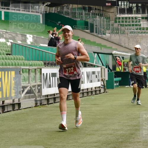 13.09.2026 - 21. swb-Marathon Bremen Michael Burmester http://msf.ph/oto/10433838 13.09.2026 12:34:29 Laufen im Stadion 250, 272, 299, 525, 919, 1089, 1212, 2072, 5428, 7741, 417, 573, 1168, 1214, 1357, 1453, 1639, 4474, 5212, 6485, 6507, 8044, 8285 meine-sportfotos.de