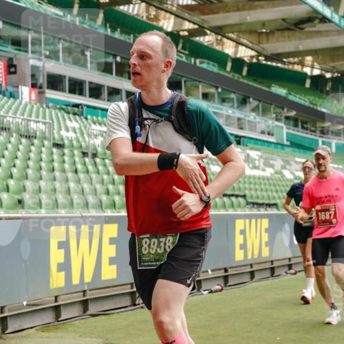 13.09.2026 - 21. swb-Marathon Bremen Michael Burmester http://msf.ph/oto/10433847 13.09.2026 13:05:02 Laufen im Stadion 178, 209, 210, 244, 323, 394, 534, 536, 565, 647, 725, 881, 891, 900, 1073, 1239, 1243, 1307, 1308, 1343, 1373, 1380, 1456, 1479, 1627, 1649, 1653, 1656, 1687, 1780, 1914, 1932, 1941, 2023, 2089, 2126, 2223, 2241, 2244, 2265, 2301, 2310, 2369, 2430, 2452, 2464, 2602, 2723, 2742, 2764, 2851, 2867, 2872, 2891, 2910, 2919, 2957, 2959, 2985, 3028, 3030, 3115, 3217, 3278, 3320, 3343, 3419, 3425, 3444, 3454, 3485, 3521, 3579, 3796, 3909, 242 meine-sportfotos.de