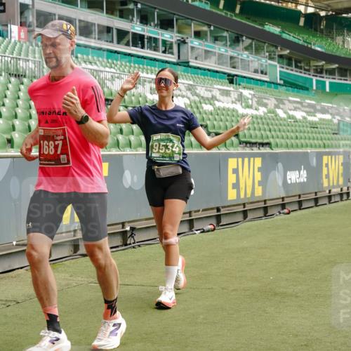 13.09.2026 - 21. swb-Marathon Bremen Michael Burmester http://msf.ph/oto/10433939 13.09.2026 13:05:04 Laufen im Stadion 178, 209, 210, 217, 244, 323, 394, 534, 536, 565, 647, 725, 881, 891, 900, 1073, 1239, 1243, 1307, 1308, 1343, 1373, 1380, 1456, 1479, 1533, 1627, 1649, 1653, 1656, 1687, 1780, 1914, 1932, 1941, 2023, 2089, 2126, 2241, 2244, 2265, 2301, 2310, 2369, 2430, 2452, 2464, 2602, 2723, 2742, 2764, 2851, 2867, 2872, 2891, 2910, 2919, 2957, 2959, 2985, 3028, 3030, 3115, 3217, 3278, 3320, 3343, 3419, 3425, 3444, 3454, 3485, 3521, 3579, 3796, 3909, 242 meine-sportfotos.de