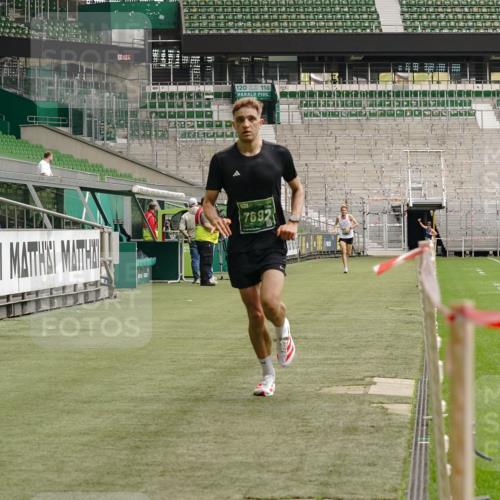 13.09.2026 - 21. swb-Marathon Bremen Michael Burmester http://msf.ph/oto/10433963 13.09.2026 12:34:56 Laufen im Stadion 250, 272, 299, 525, 919, 1089, 1212, 1550, 1875, 2072, 4232, 5428, 417, 482, 573, 668, 943, 1020, 1126, 1357, 1507, 1639, 2100, 4474, 5212, 6485, 6507, 8044, 8285 meine-sportfotos.de