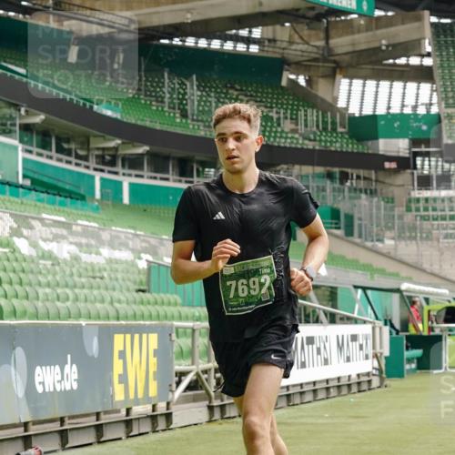 13.09.2026 - 21. swb-Marathon Bremen Michael Burmester http://msf.ph/oto/10433984 13.09.2026 12:34:57 Laufen im Stadion 250, 272, 299, 525, 919, 1089, 1212, 1550, 1875, 2072, 4232, 5428, 417, 482, 573, 668, 943, 1020, 1126, 1357, 1507, 1639, 2100, 4474, 5212, 6485, 6507, 8044, 8285 meine-sportfotos.de