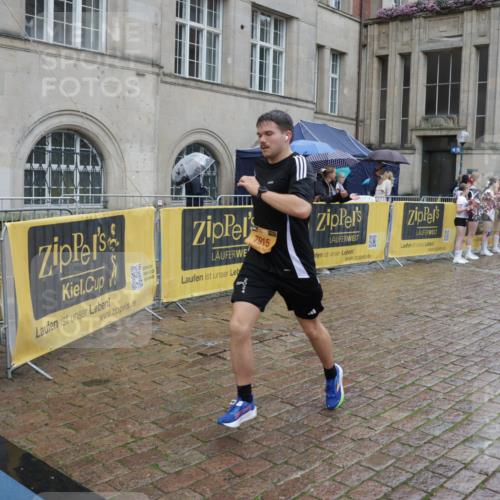 13.09.2026 - Kiel Lauf Yannick Fuchs http://msf.ph/oto/10433995 13.09.2026 11:43:46 Ziel 9569 meine-sportfotos.de