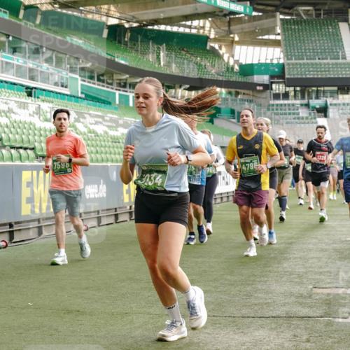 13.09.2026 - 21. swb-Marathon Bremen Michael Burmester http://msf.ph/oto/10434036 13.09.2026 13:32:53 Laufen im Stadion 155, 344, 350, 386, 487, 490, 594, 617, 690, 765, 786, 787, 1001, 1051, 1133, 1142, 1292, 1310, 1326, 1377, 1427, 1591, 1592, 1760, 1801, 1869, 1892, 1897, 1904, 1923, 2077, 2132, 2226, 2230, 2231, 2253, 2270, 2274, 2320, 2344, 2374, 2399, 2400, 2456, 2514, 2515, 2523, 2539, 2556, 2616, 2630, 2649, 2718, 2726, 2769, 2848, 2945, 2982, 3014, 3140, 3223, 3350, 3379, 3443, 3572, 3601, 3614, 3644, 3736, 3746, 3797, 3901, 3911, 3944, 3952, 3960, 4309, 4460 meine-sportfotos.de