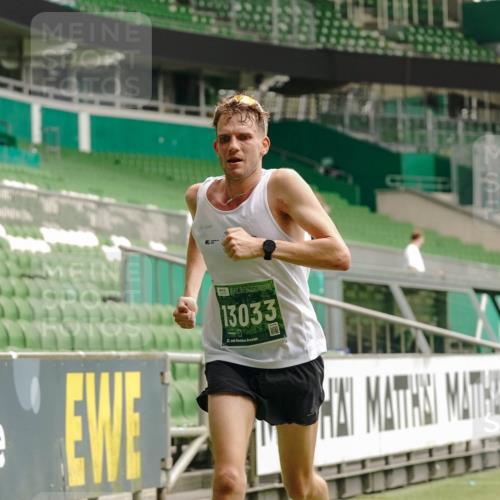 13.09.2026 - 21. swb-Marathon Bremen Michael Burmester http://msf.ph/oto/10434042 13.09.2026 12:35:09 Laufen im Stadion 250, 272, 299, 525, 919, 1089, 1212, 1550, 1875, 2072, 4232, 7692, 417, 482, 573, 668, 943, 1020, 1126, 1357, 1507, 1639, 2100, 4474, 5212, 6485, 6507, 8044, 8285 meine-sportfotos.de